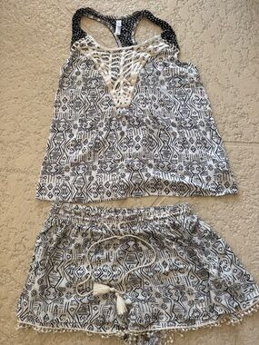 Xhilaration Black and White Printed Tank Top